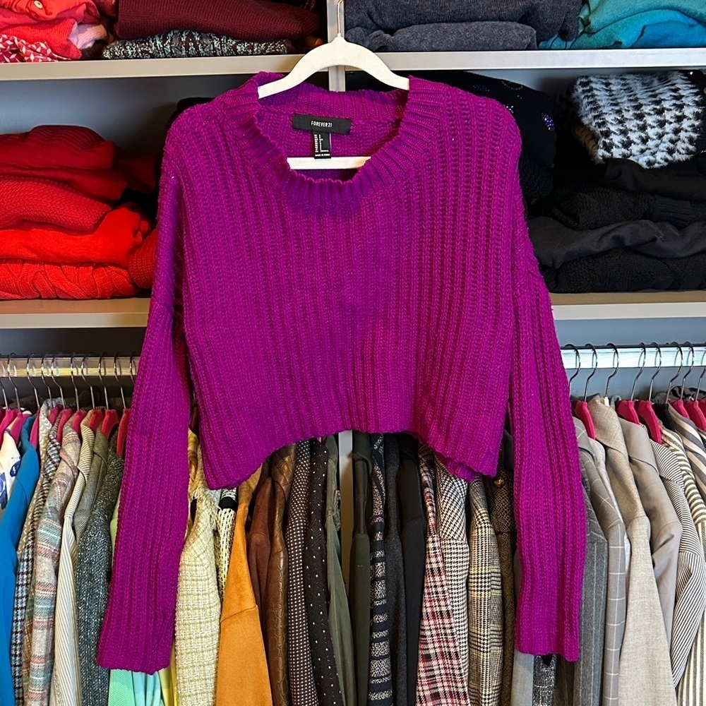 Forever 21 magenta long sleeve crew neck cropped sweater size S